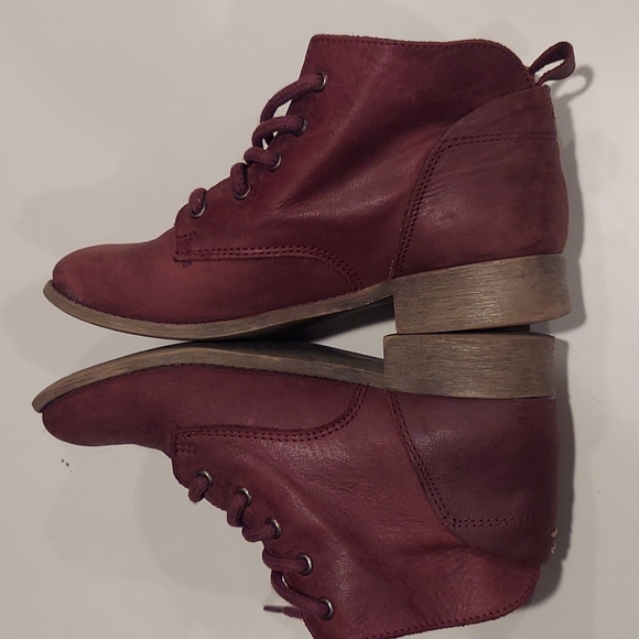 FINAL PRICE🔥Steve Madden Lace Color burgundy 👢 boot - Picture 11 of 15